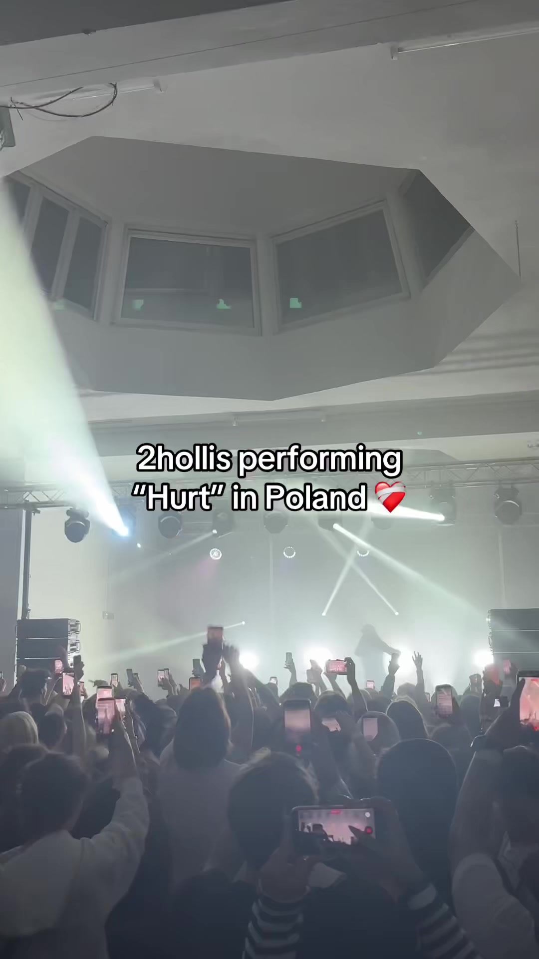 @2hollis Fan Page