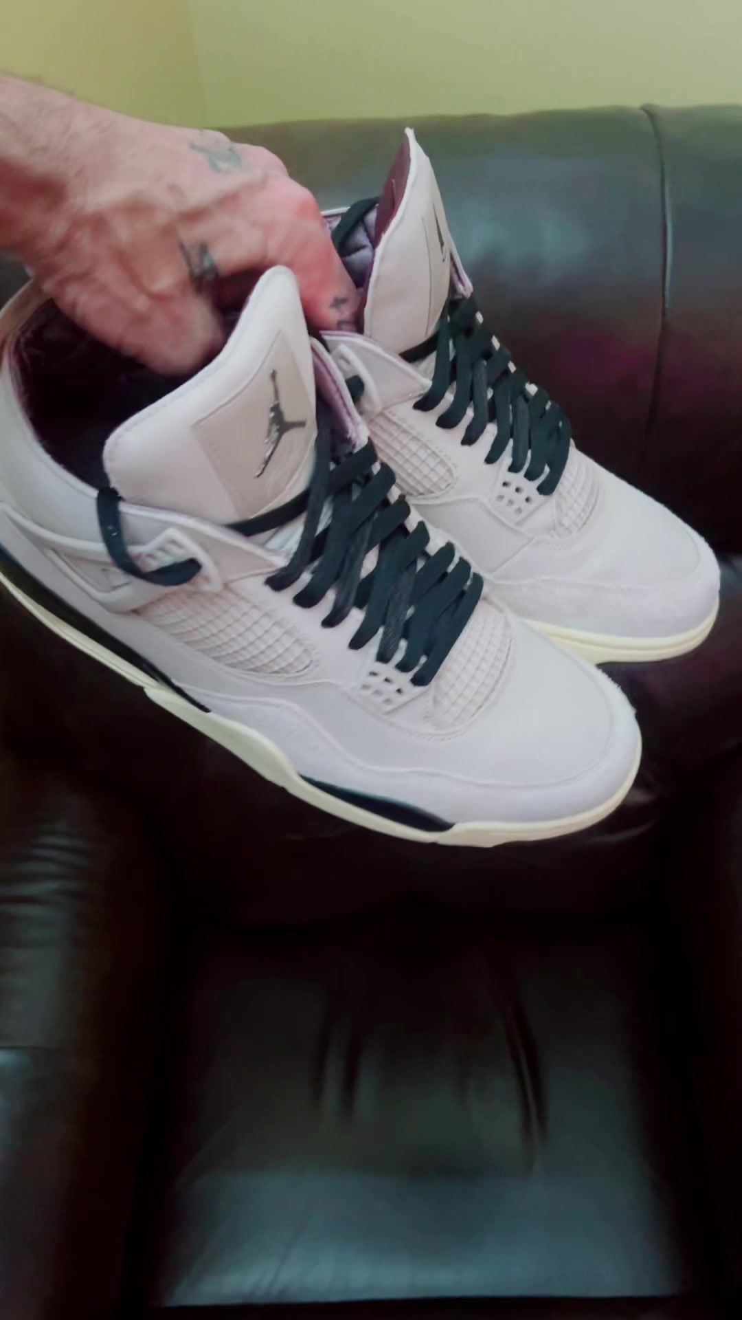 @E-Money 💶 ‘Fresh New Kicks’