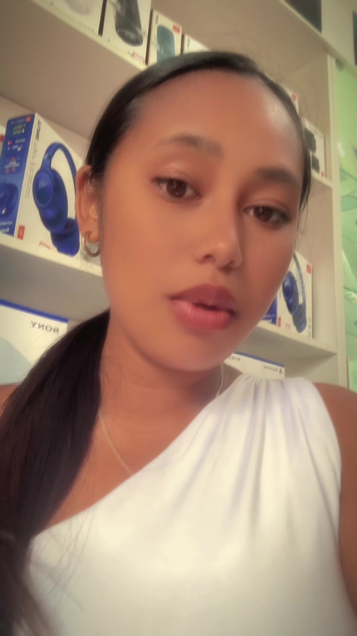 @𝒦ℴ𝓁ℴ𝒾𝓃𝒶 🍒
