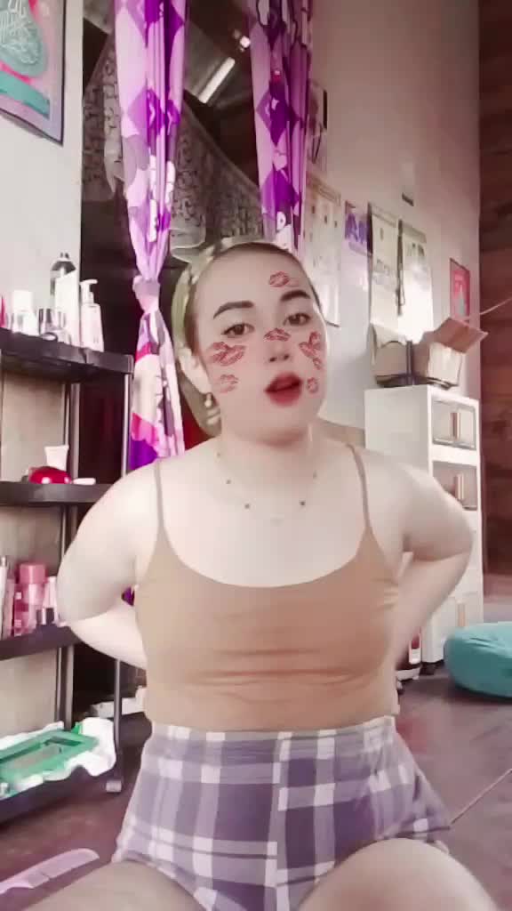 @seleb tiktok