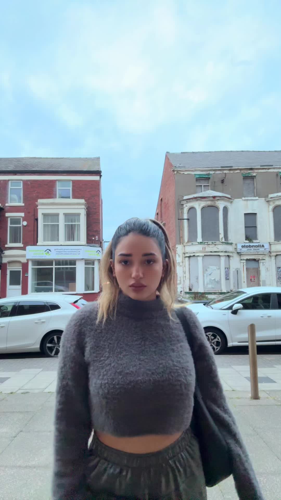 @aynaz.live2