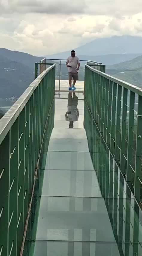 @Lazaro Avila