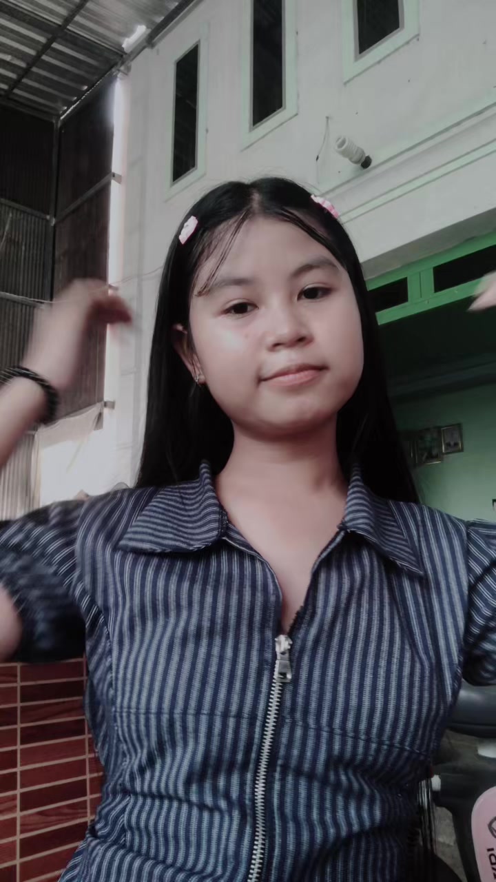 @ស្រីតាក្មេងខ្ជូត
