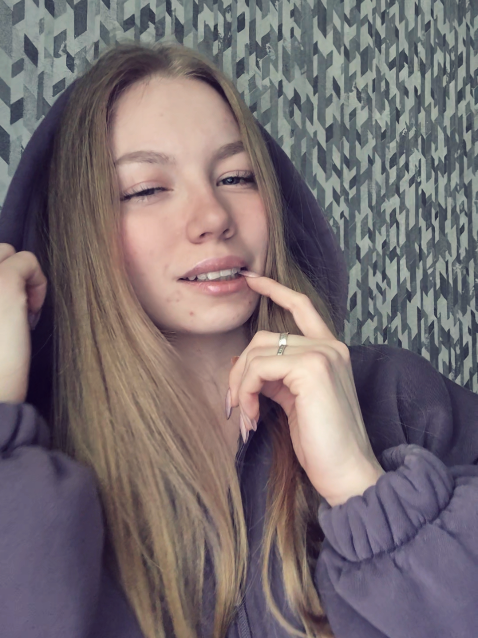 @Анютик😈