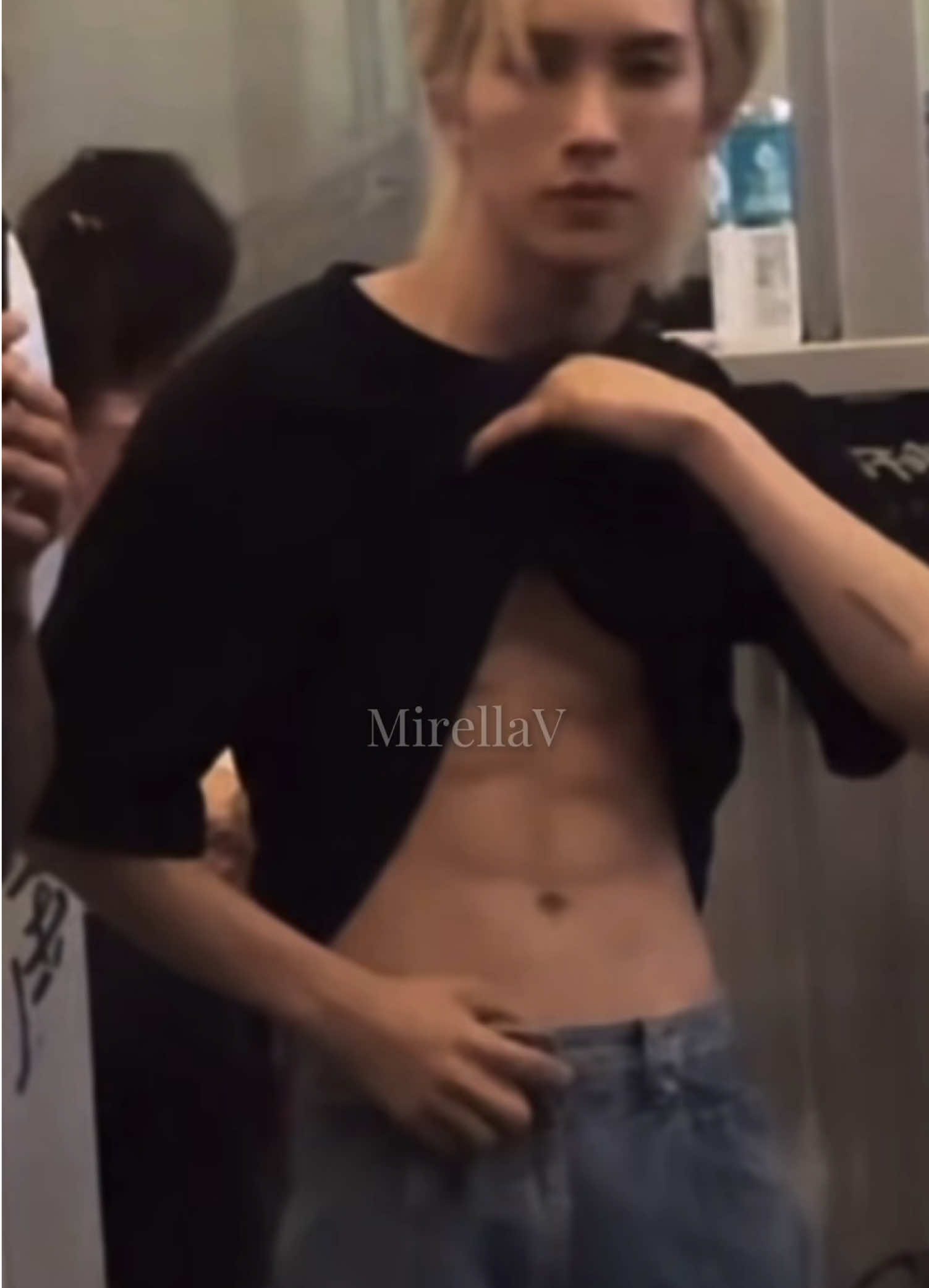 @MirellaV