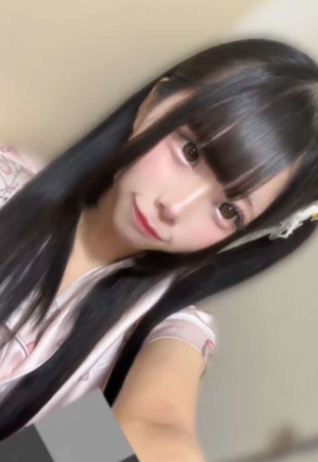 @なな