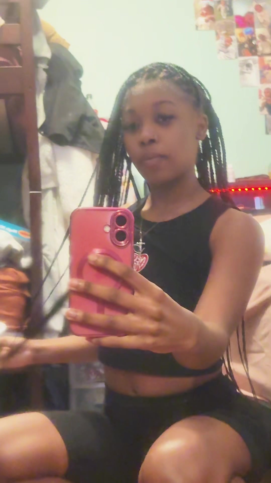 @femaleehendrix__