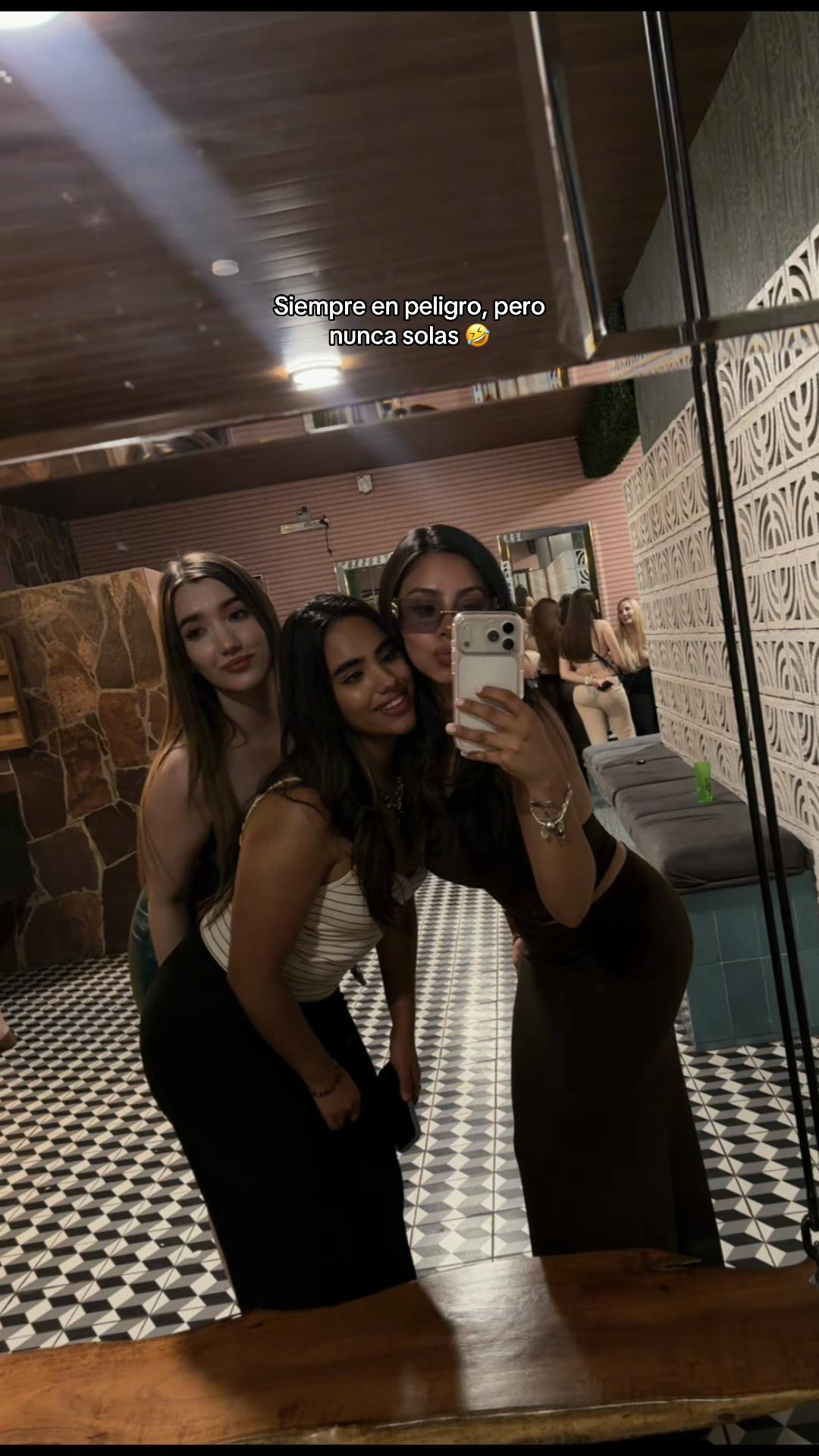 @Sara María
