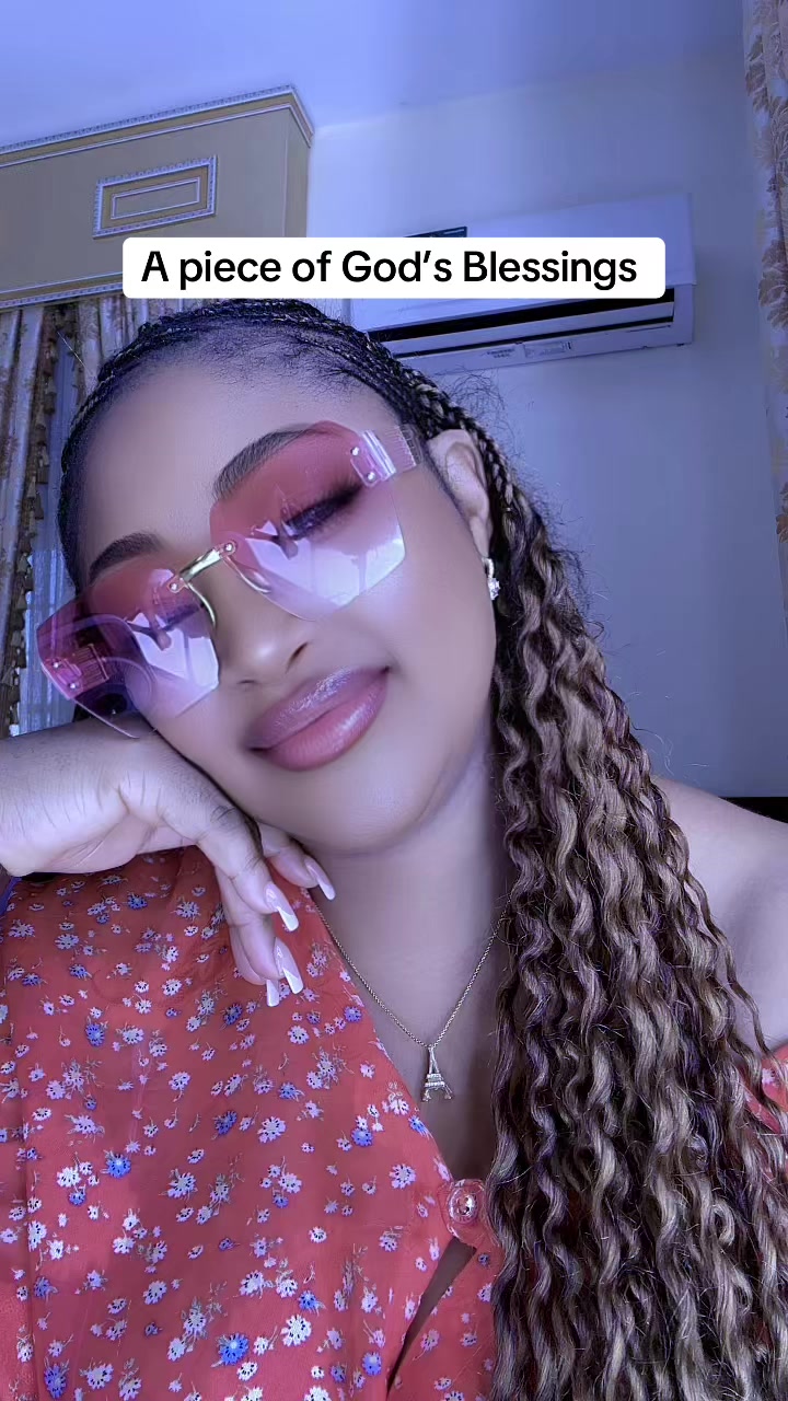 @🦄Queen👑Beelee💜