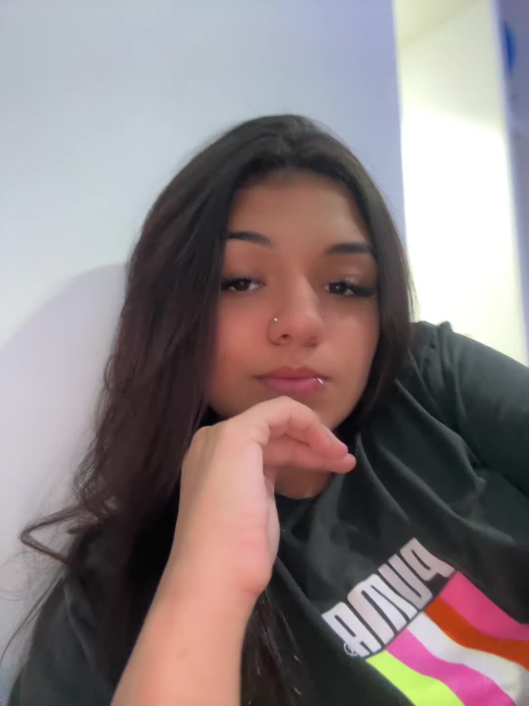 @mentira, é a Lara