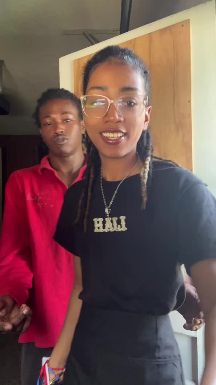 @QueenEyeDivine