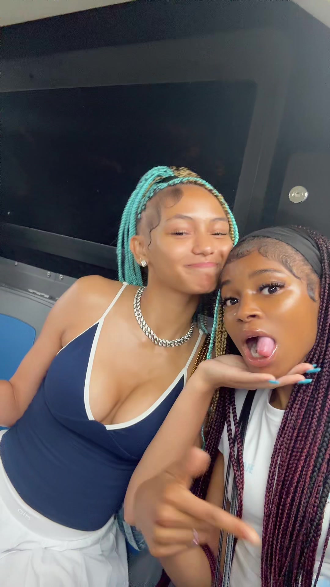@Taniaa