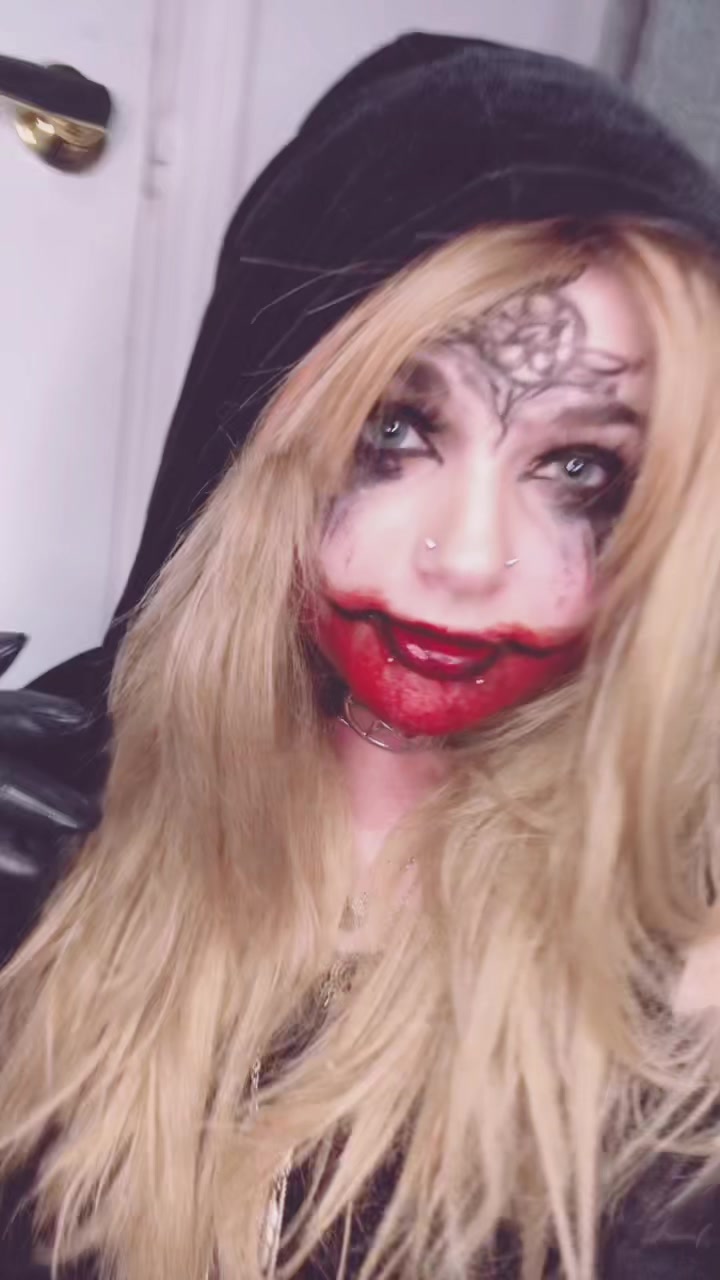 @Giggles the clown