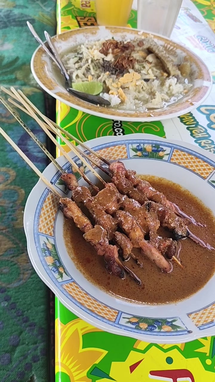 @warung katupat acil ella