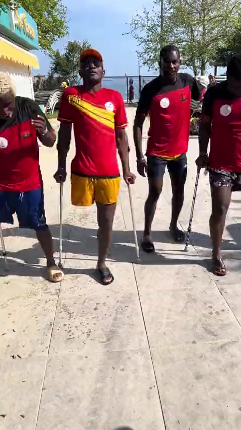 @Lú