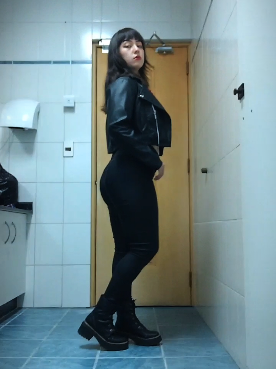 @StrawberryCake🇧🇴
