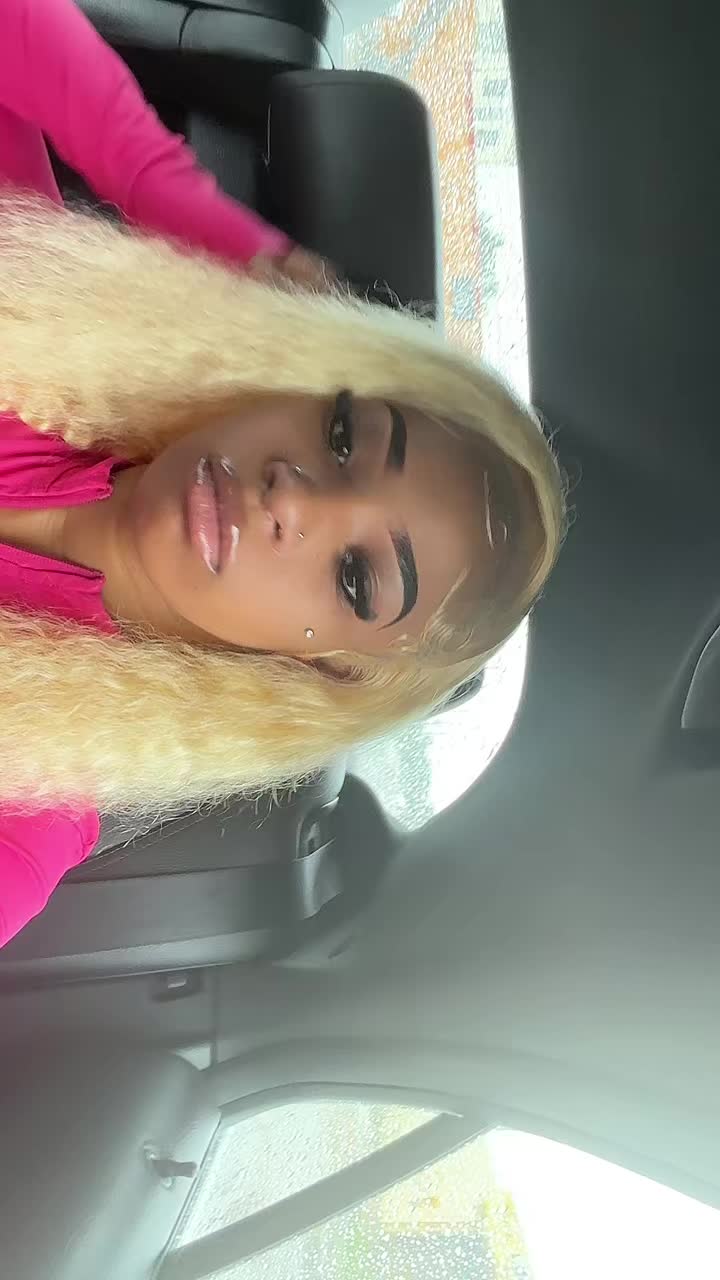 @👩🏽&zwj;❤️&zwj;💋&zwj;👩🏽