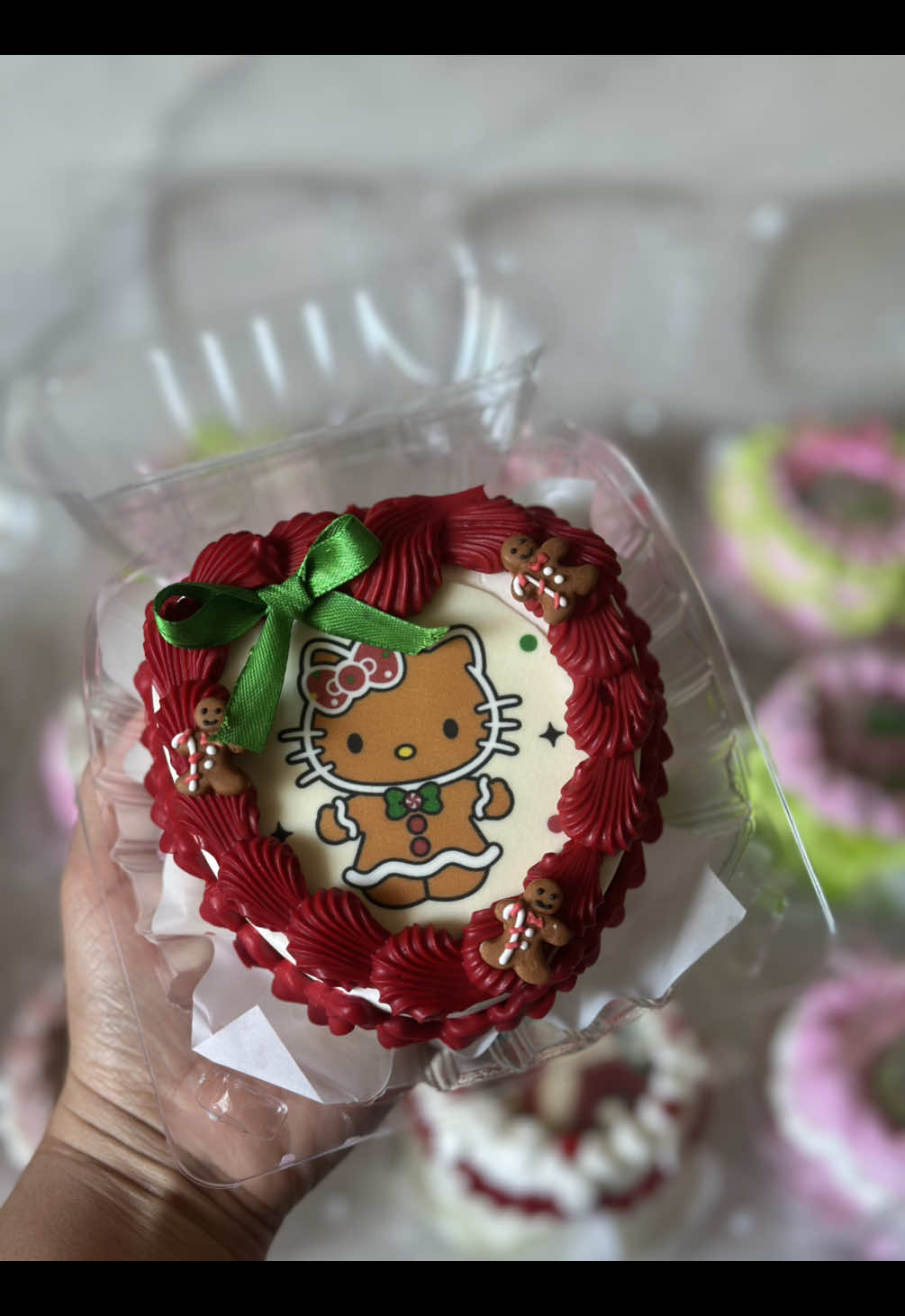 @luciaslovelycakes