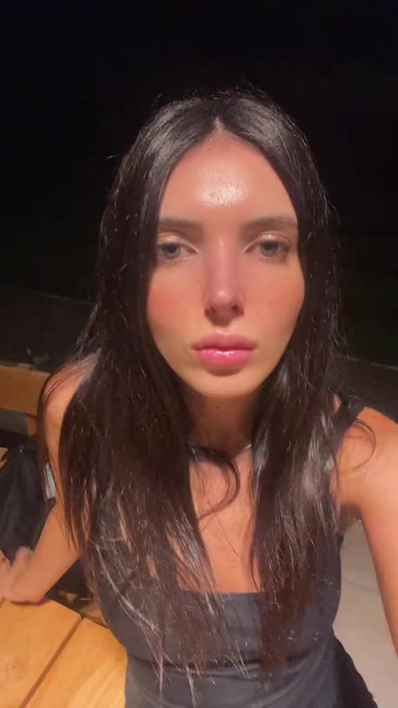 @vickyllana_