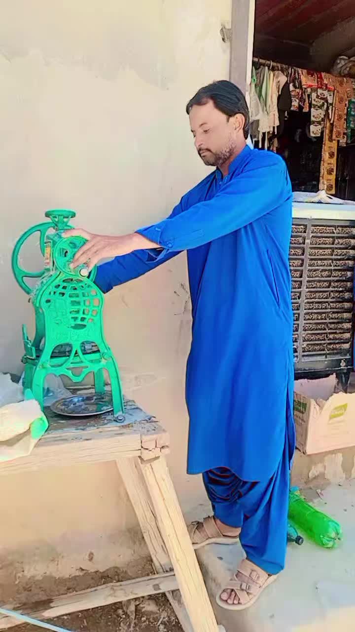 @SozaL Khan🤣