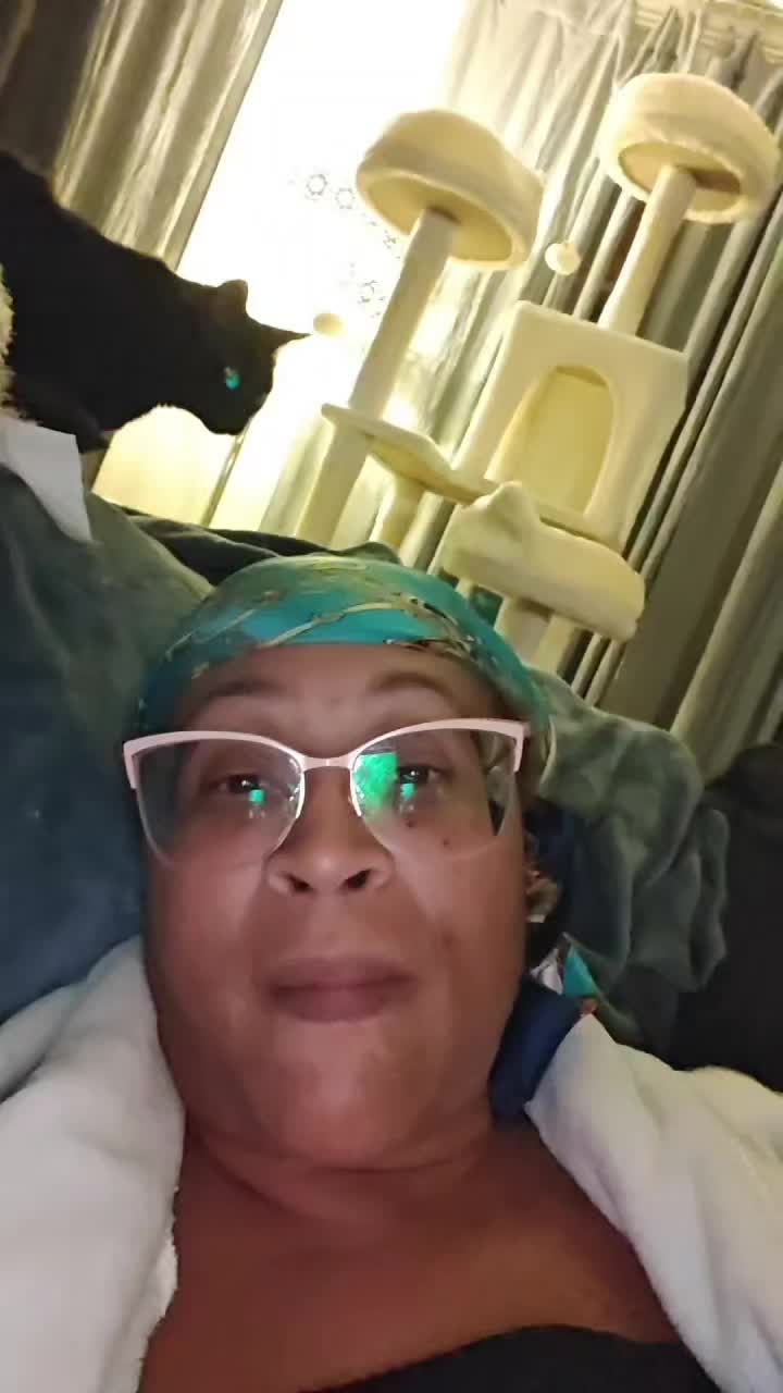 @Aunty talks shit