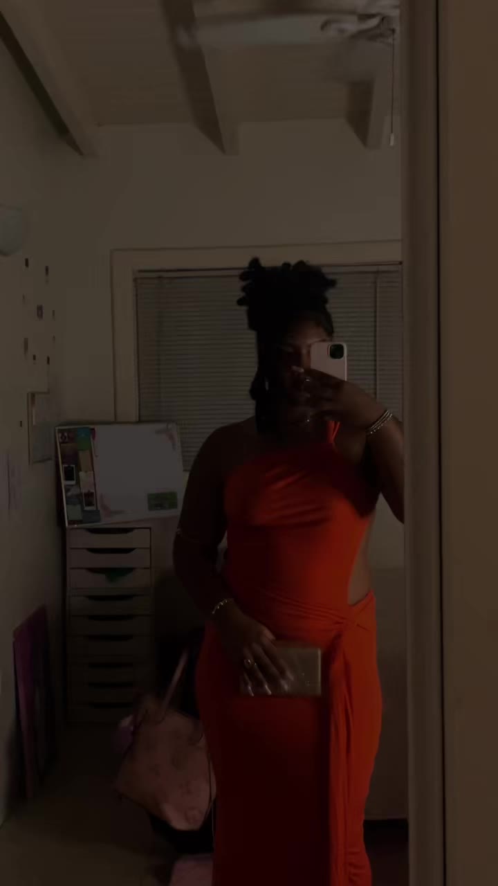 @sisi.next.door