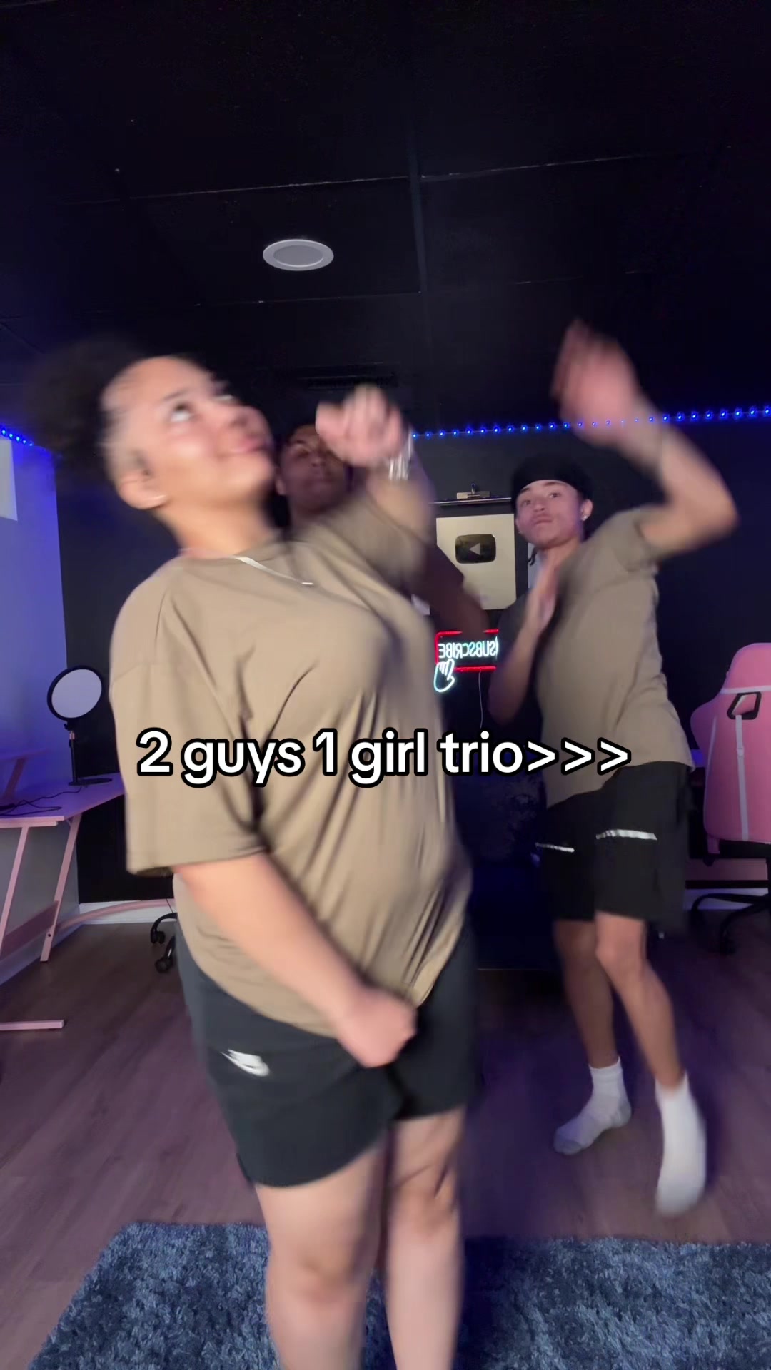 @alex_