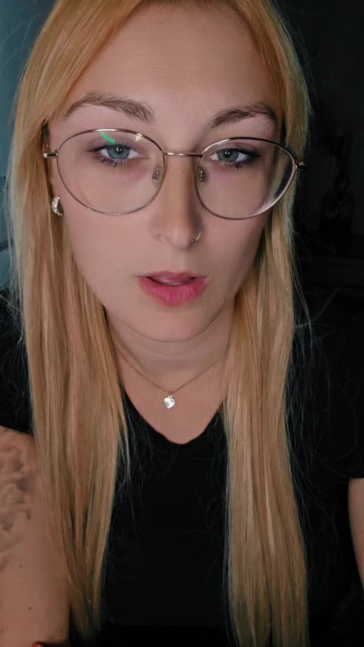 @♡꧁๓เгเ꧂♡