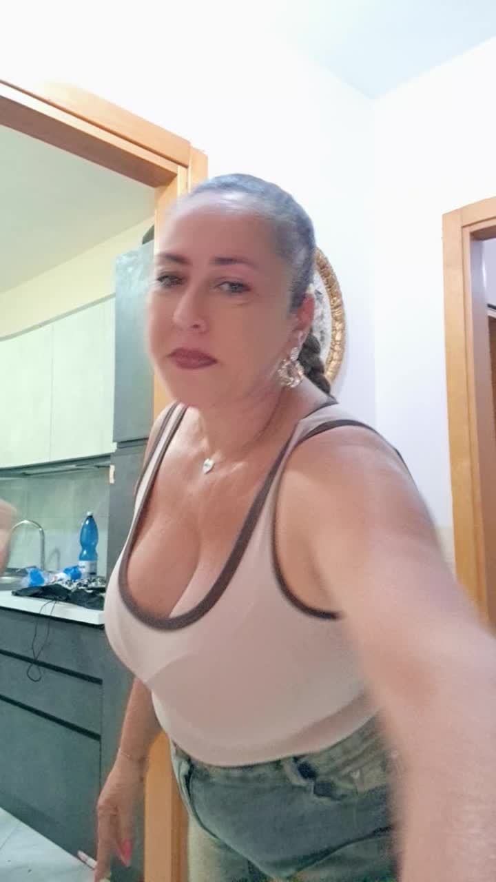 @Flora Guarino433