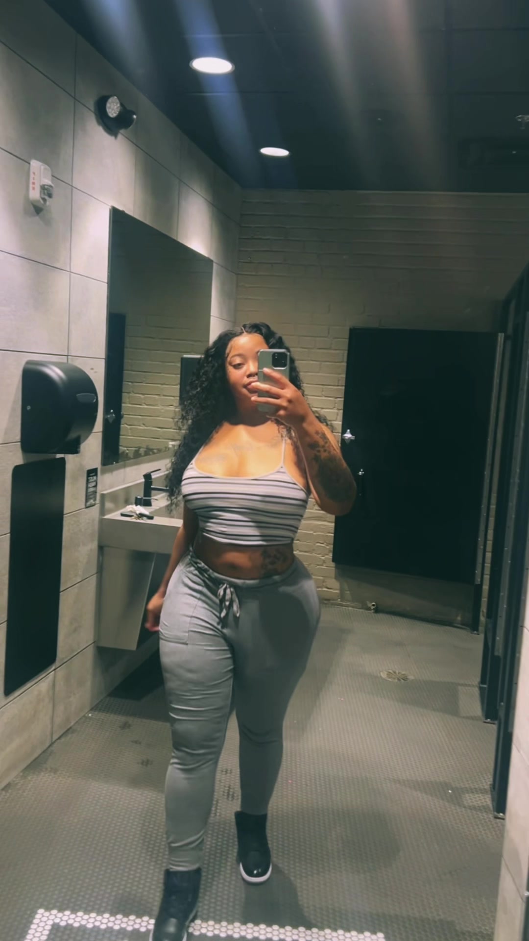 @Kay_3Monroe