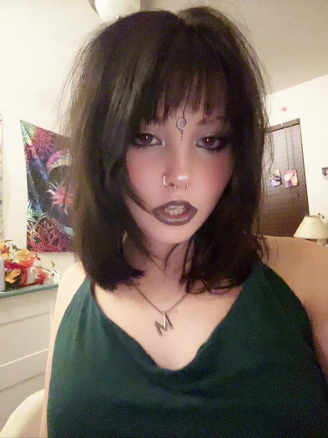 @𝐸𝓂𝒾