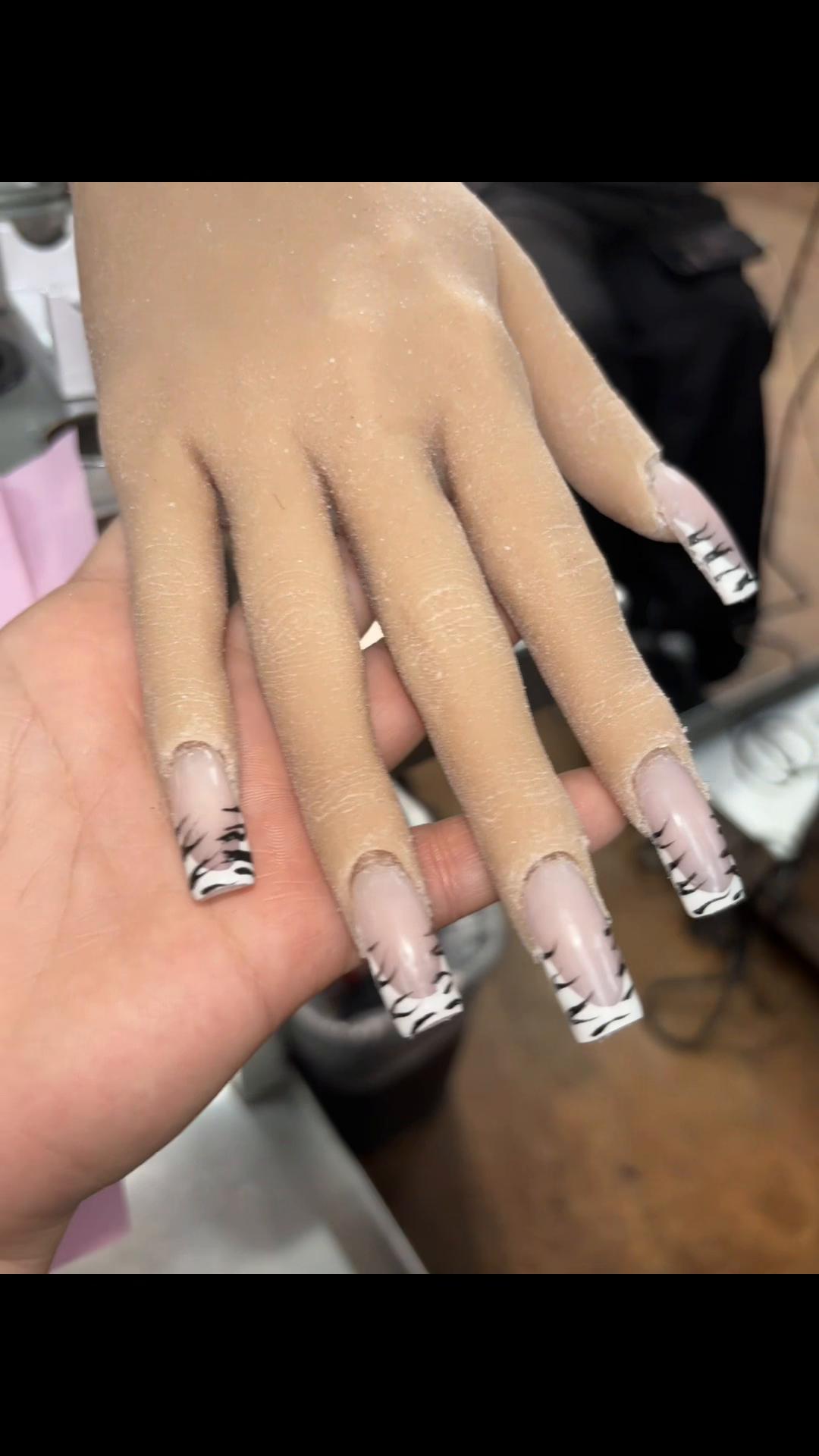 @Delilah&bull;Cosmetology&bull;SAHM