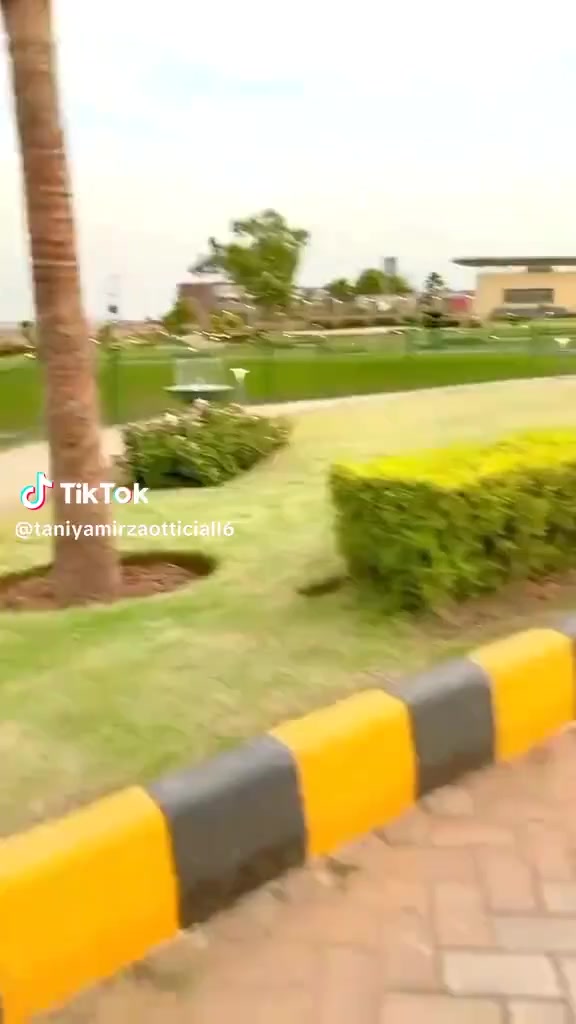 @Yasmeen hujra 👑🥰