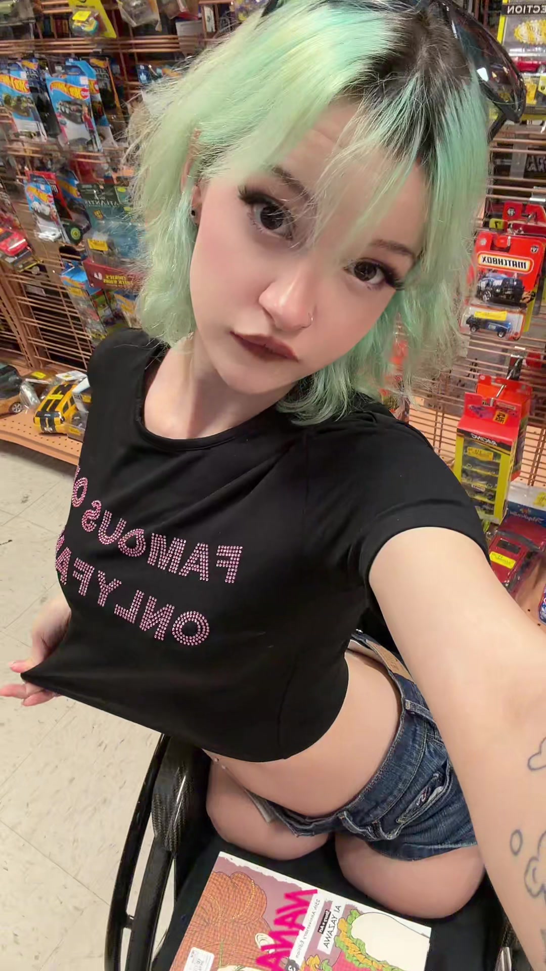 @thenolegsgirl