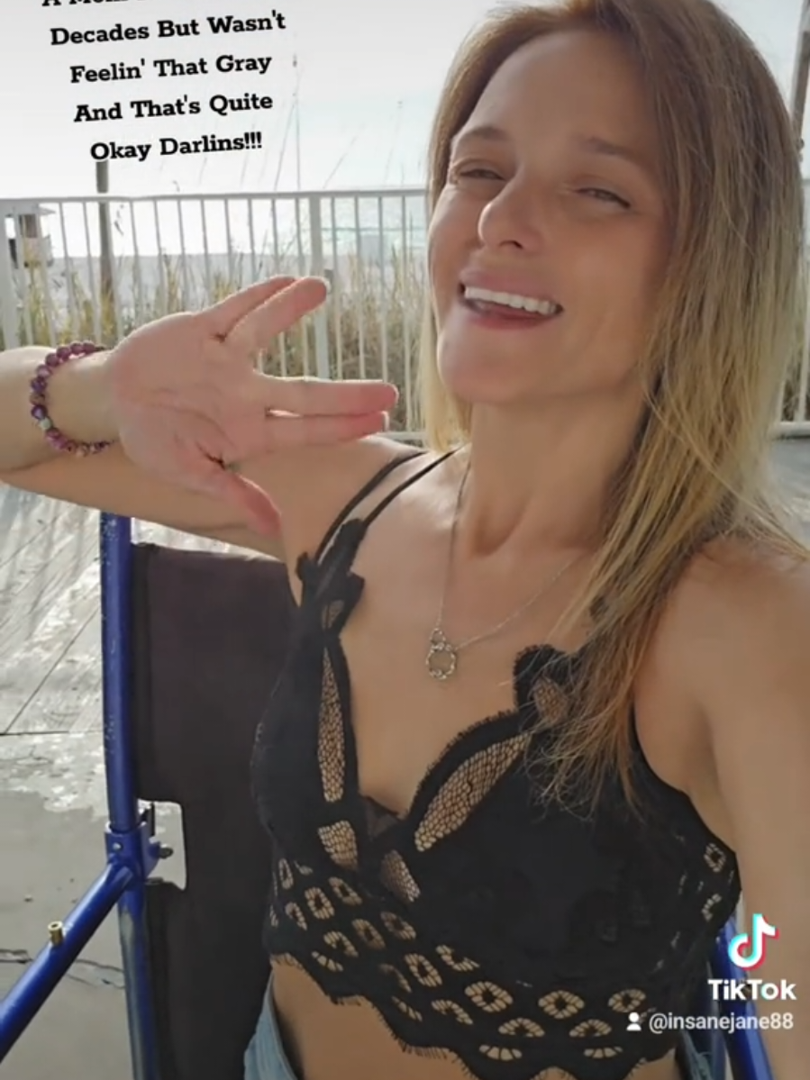@JustInsaneJane♿️