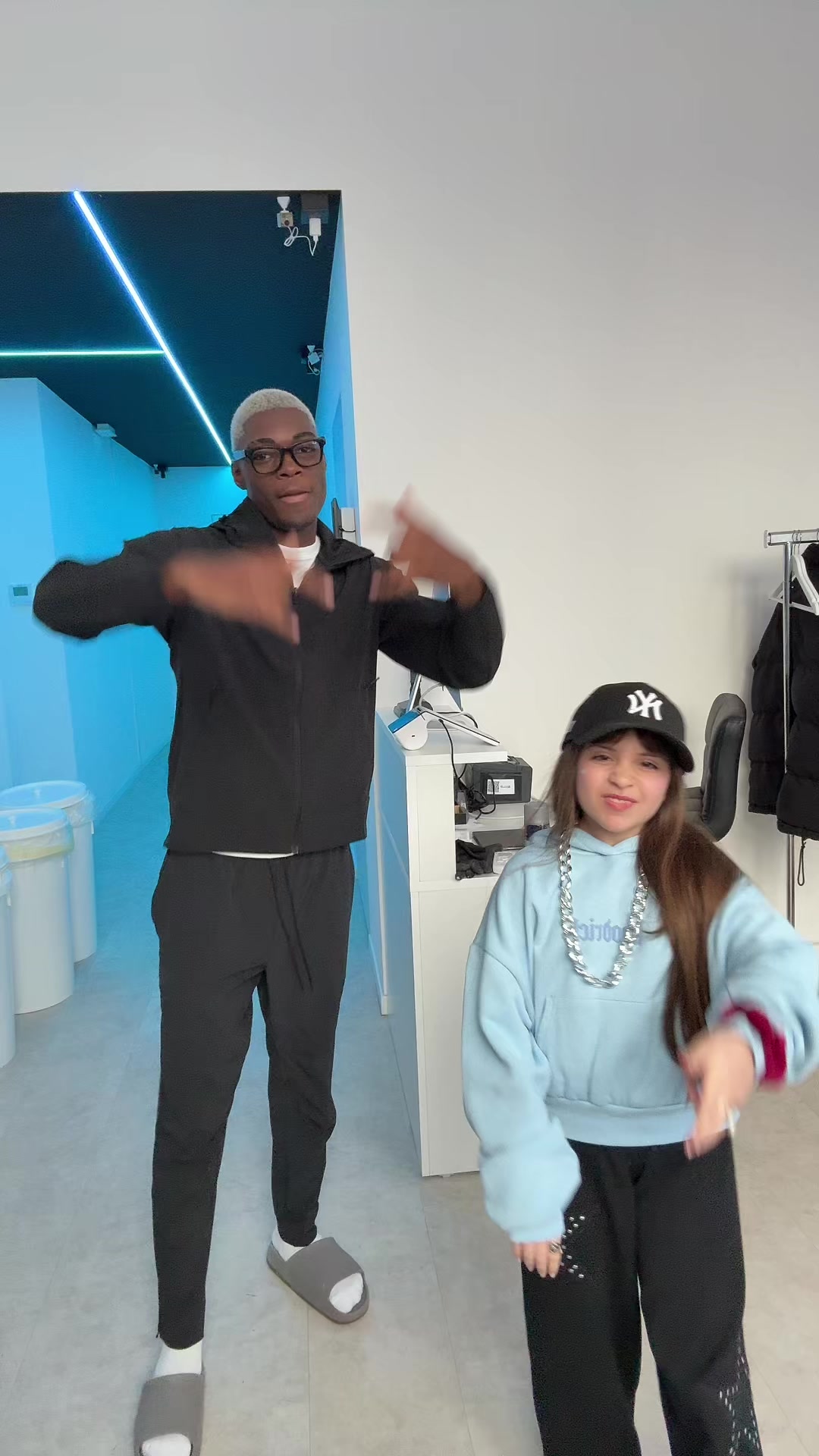 @LilCr