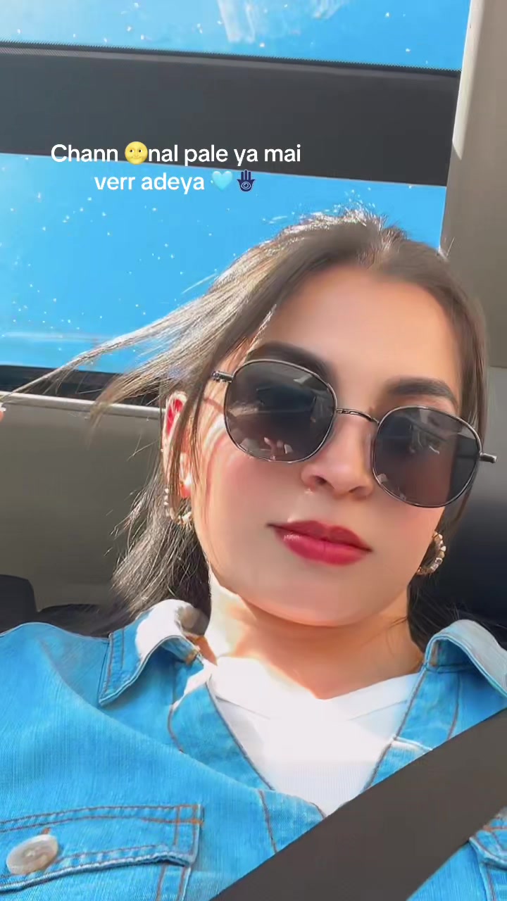 @komal_khaira97