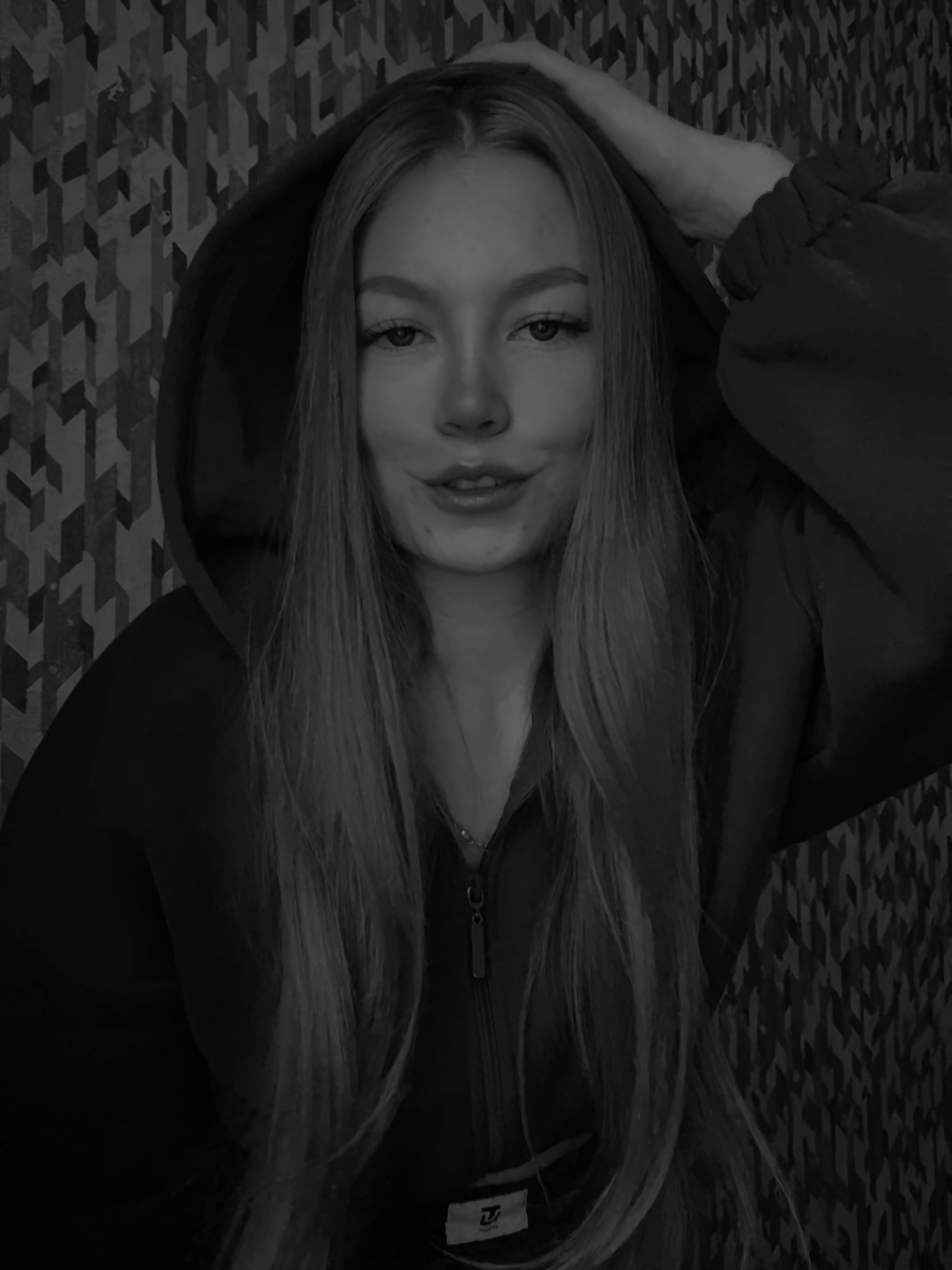 @Анютик😈