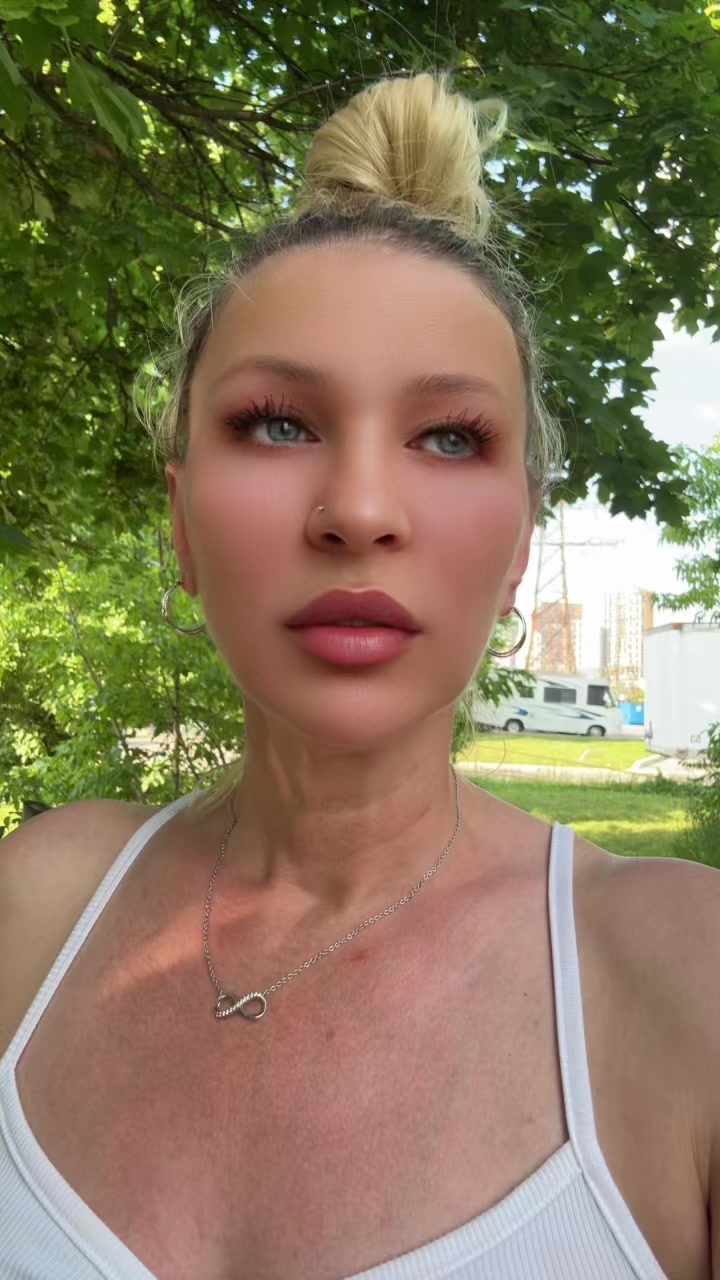 @Blonde goddess🇨🇦🇨🇦