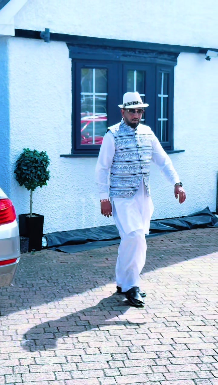 @MR_KASHMIRI
