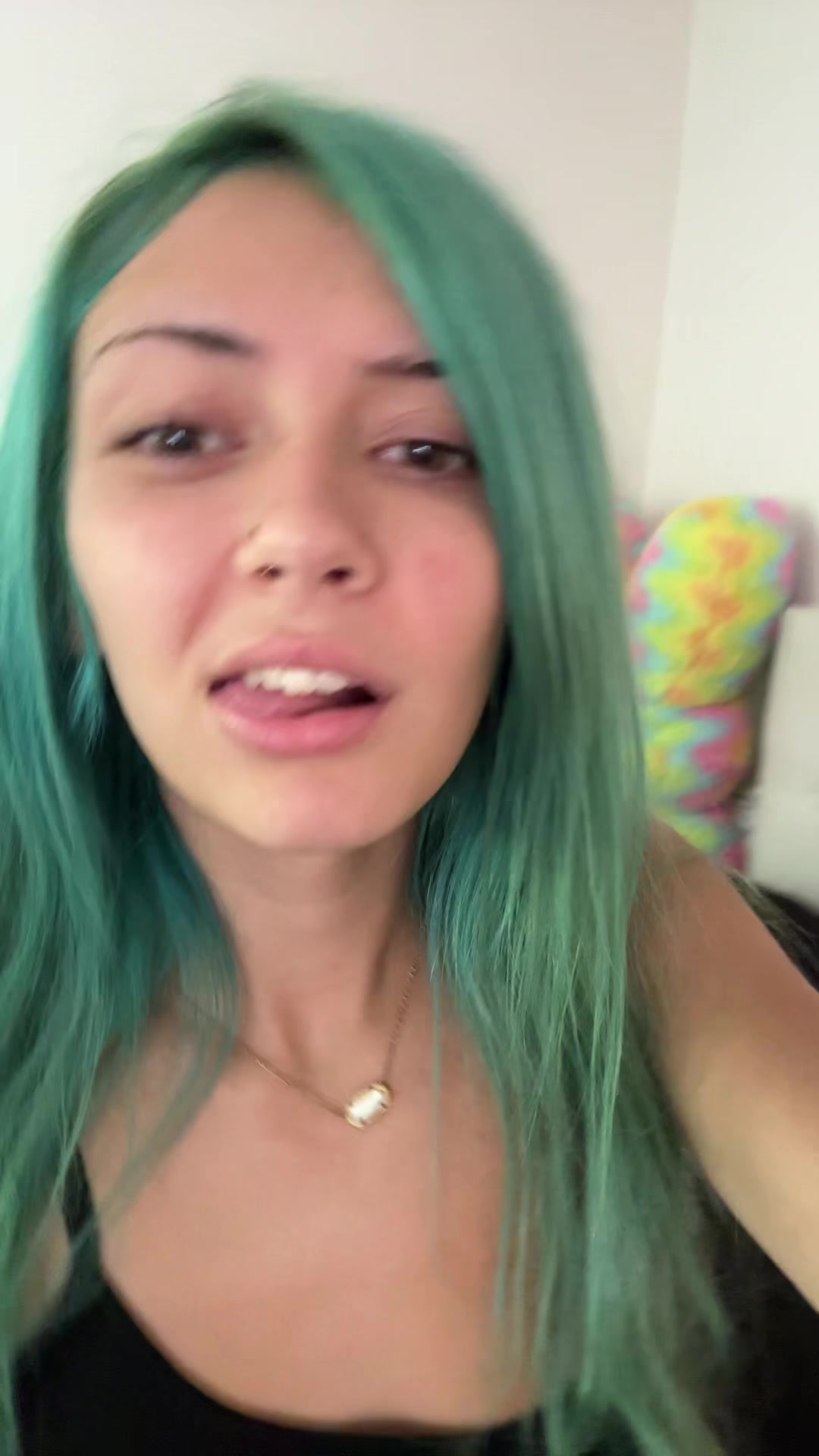 @⃟
