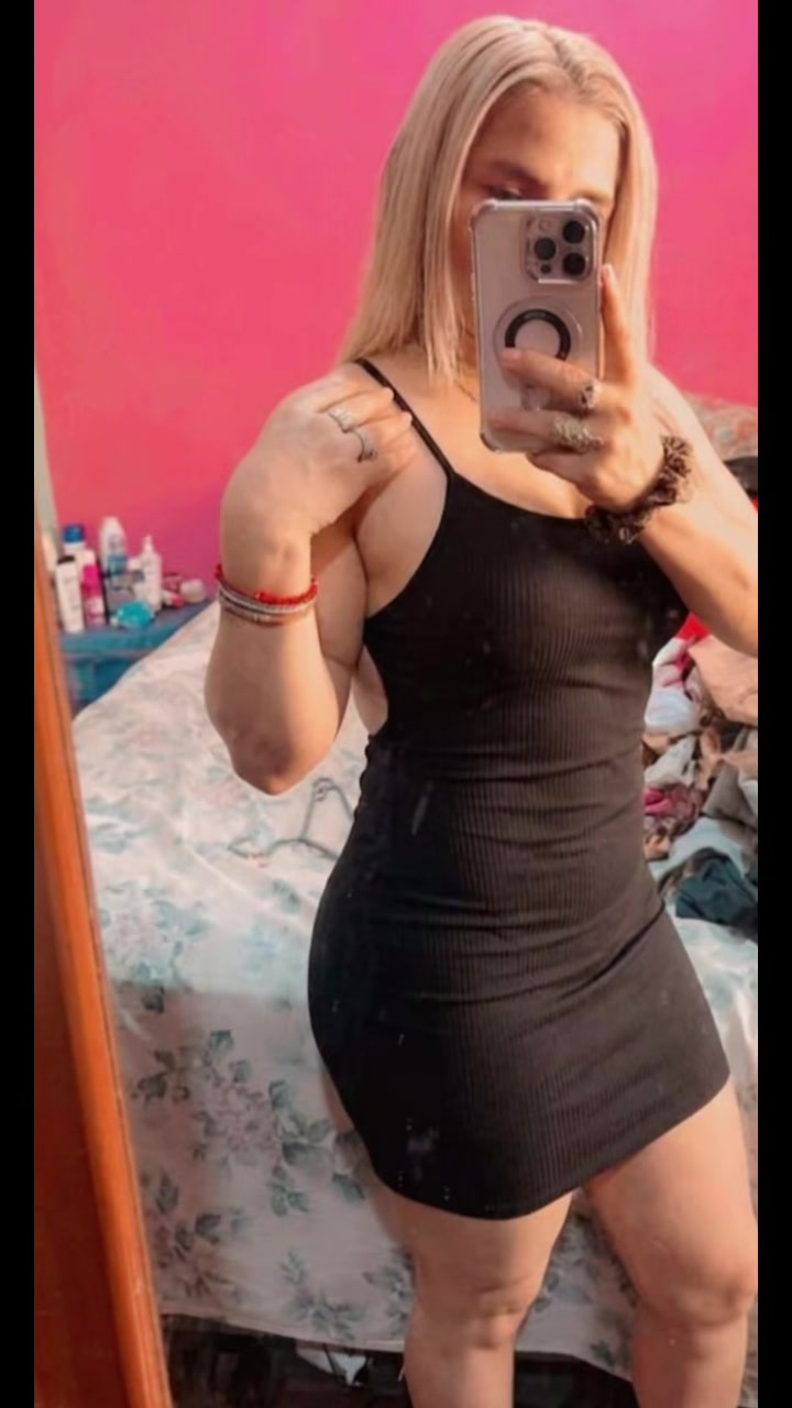 @_melanieamaya_