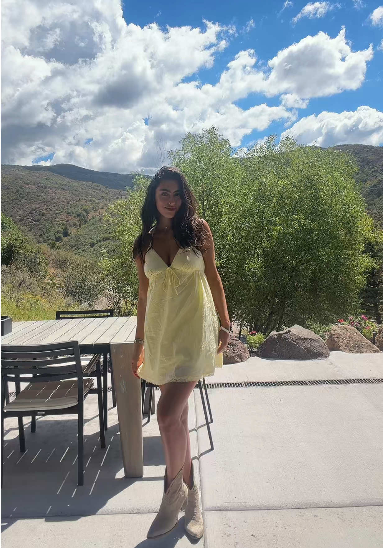 @brunettehotgirl