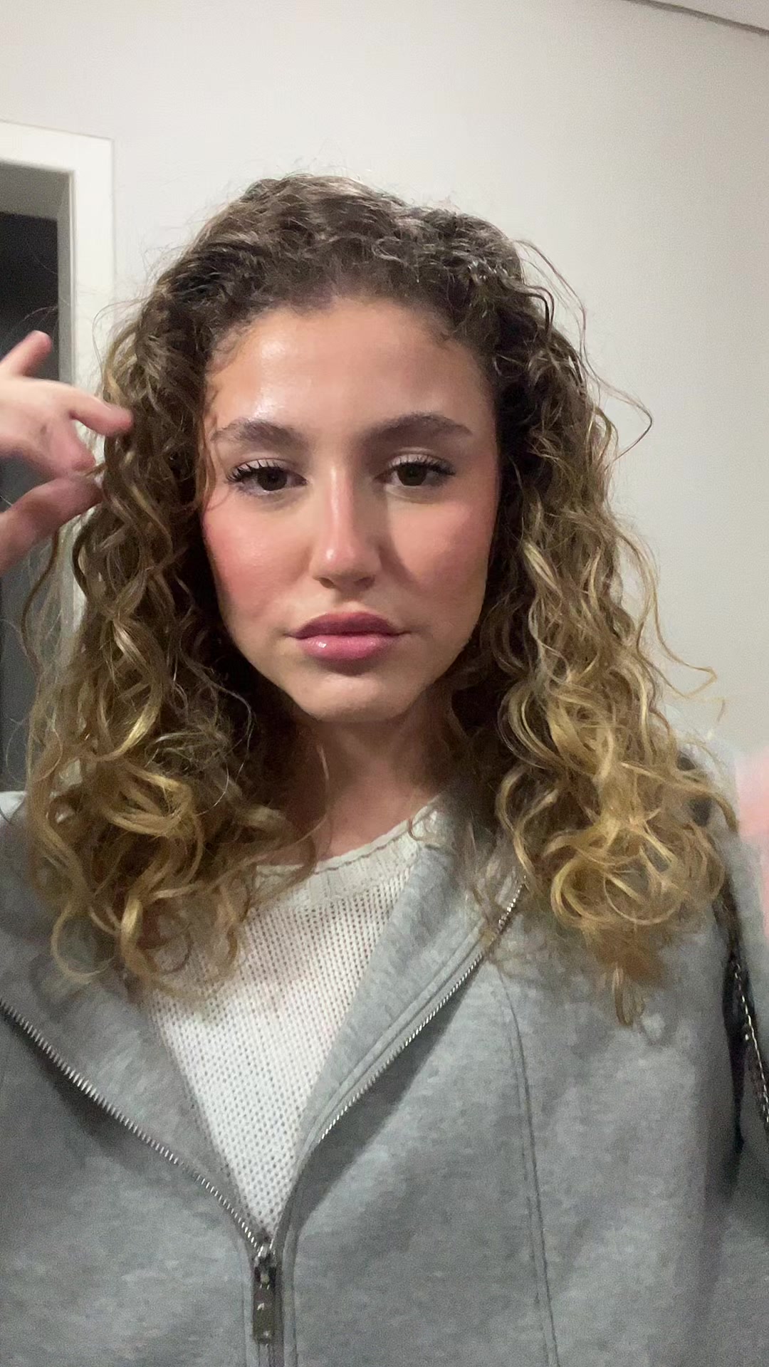 @r :)