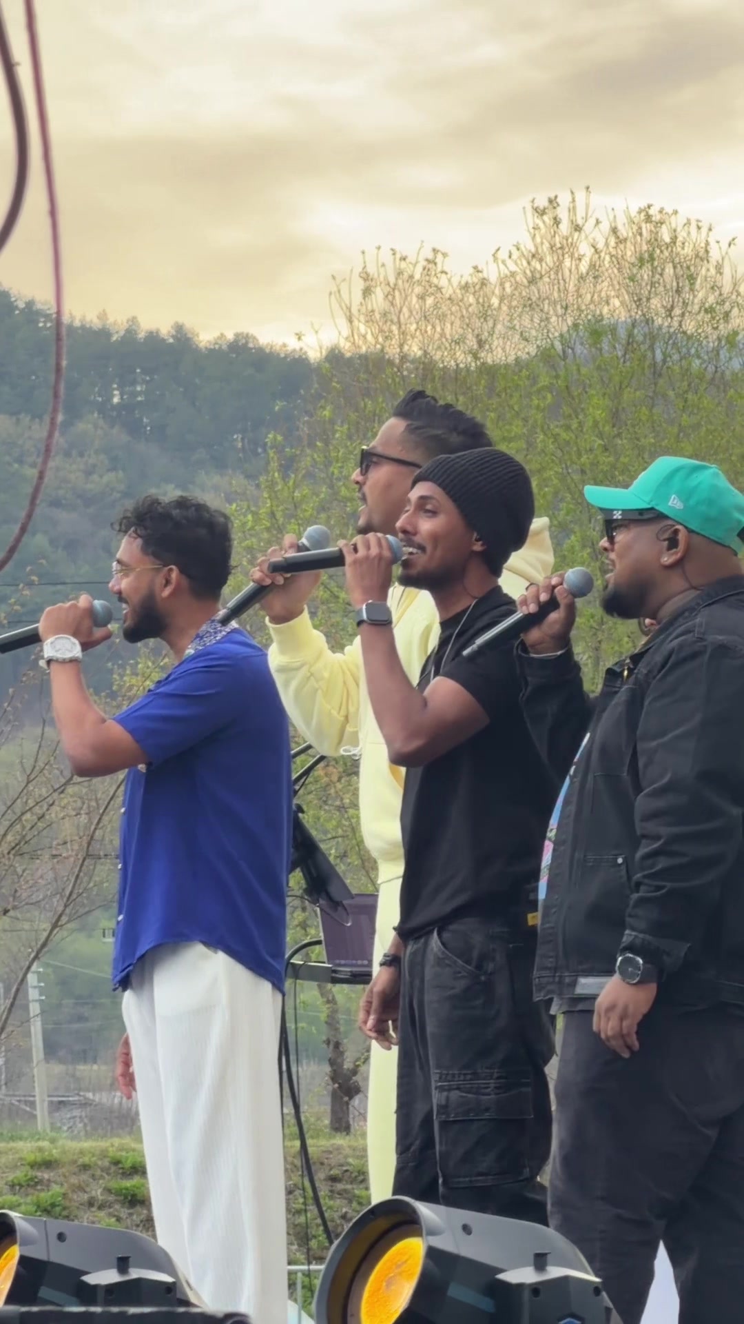 @Theesha 👽☘