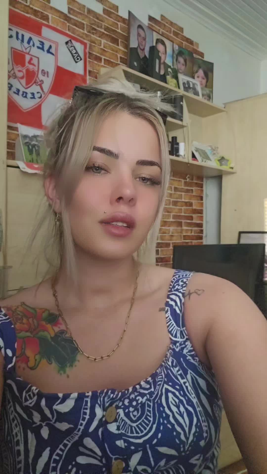 @Leaa23