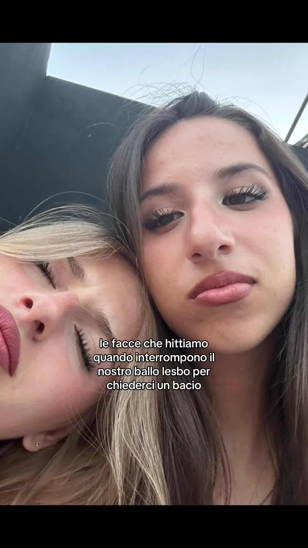@👩🏼&👩🏻