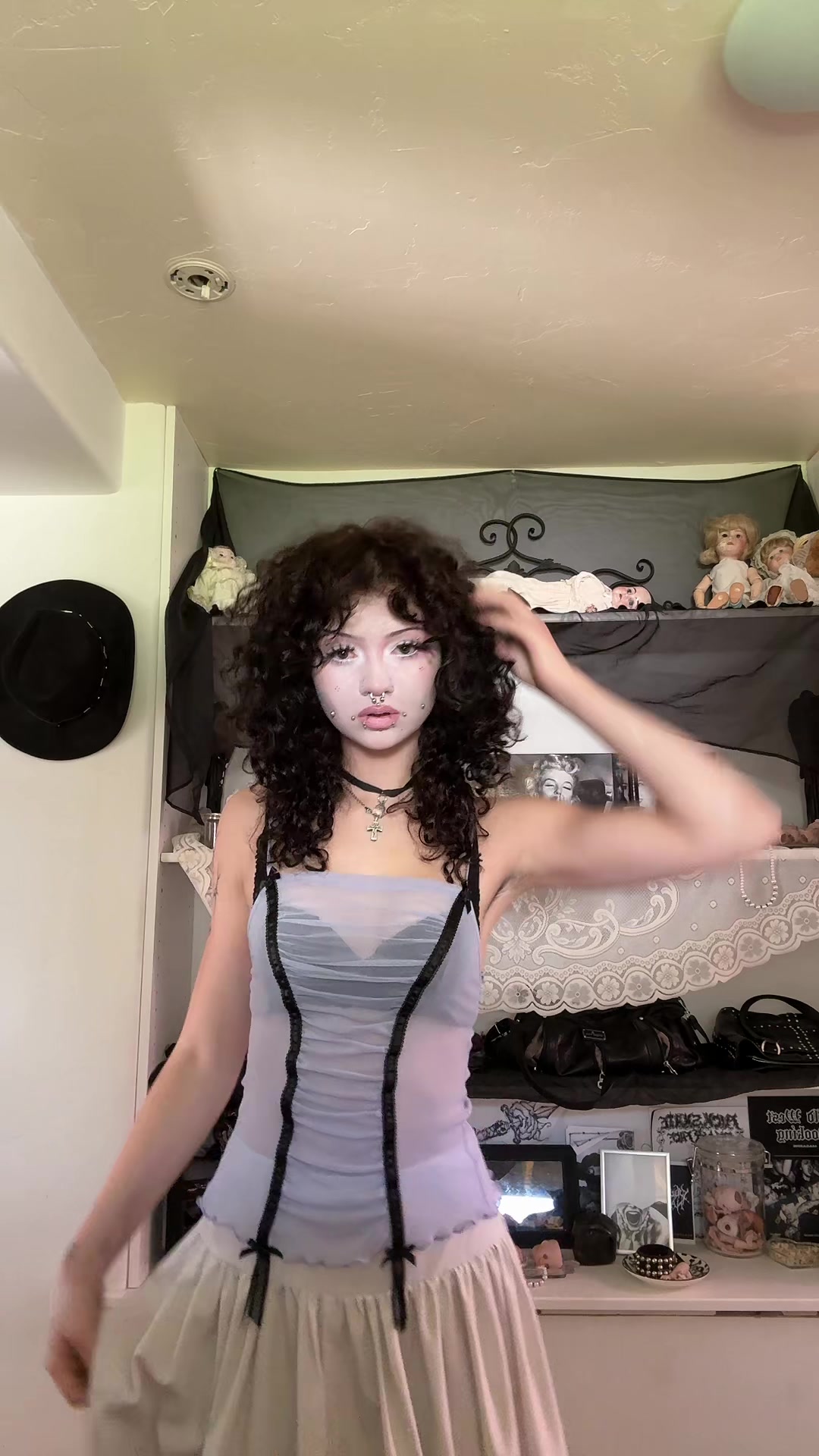 @miss.porcelain_