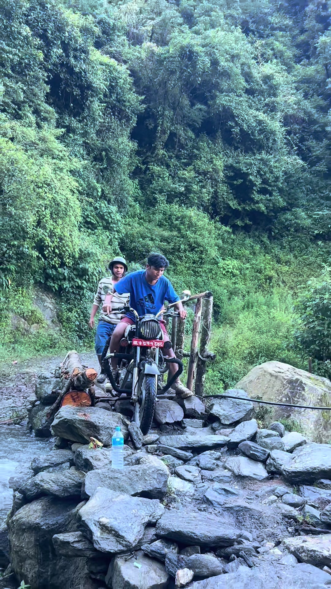 @The_रेsHu🥷