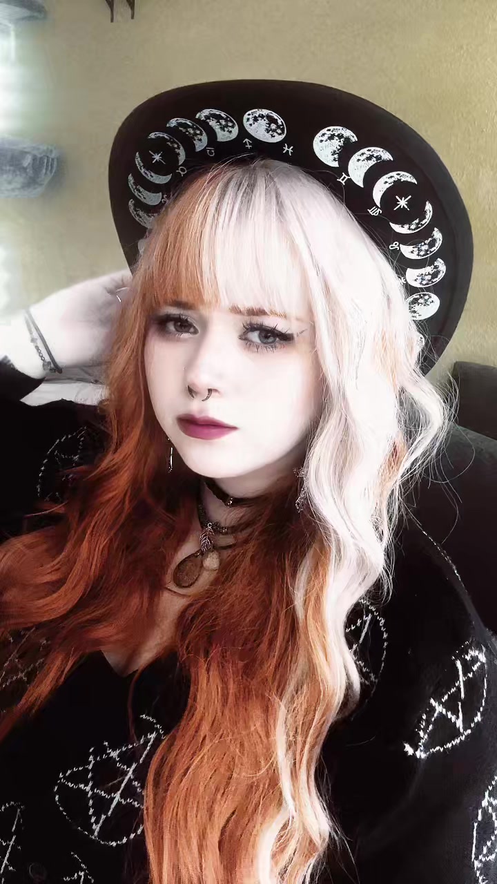 @Julie🖤
